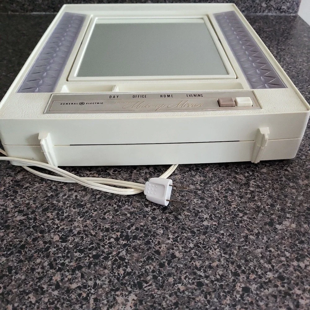 Vintage GE Lighted‎ Makeup Mirror Model B21M-1 Lighted Vanity Mirror 4 Settings